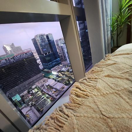 Luxestaysmnl Coastal Chic Netflx 380Mbps Pool Bgc Manila Exterior photo