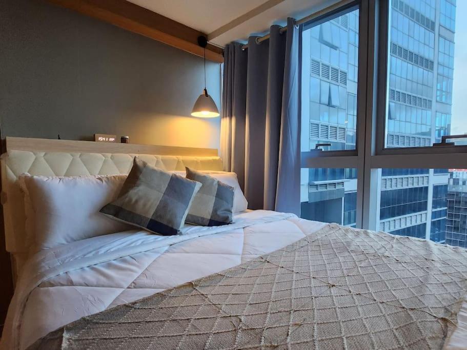 Luxestaysmnl Coastal Chic Netflx 380Mbps Pool Bgc Manila Exterior photo