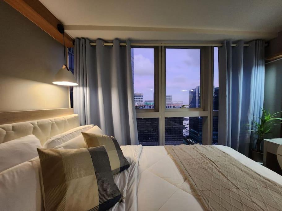 Luxestaysmnl Coastal Chic Netflx 380Mbps Pool Bgc Manila Exterior photo