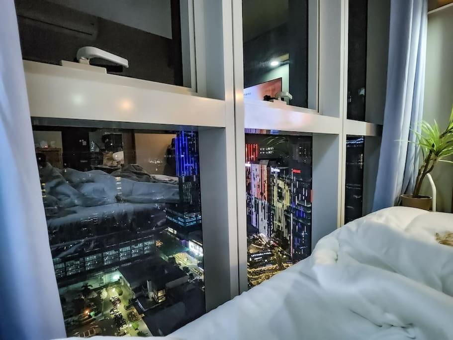 Luxestaysmnl Coastal Chic Netflx 380Mbps Pool Bgc Manila Exterior photo