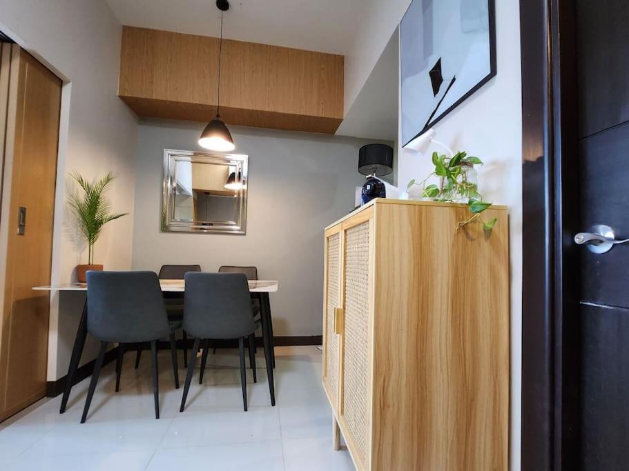 Luxestaysmnl Coastal Chic Netflx 380Mbps Pool Bgc Manila Exterior photo