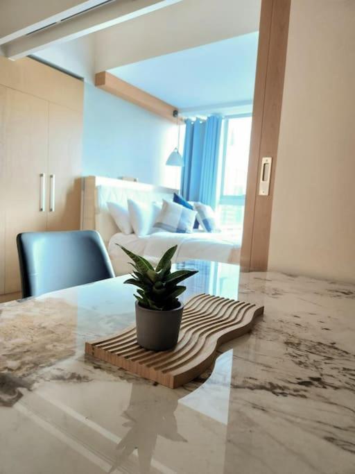 Luxestaysmnl Coastal Chic Netflx 380Mbps Pool Bgc Manila Exterior photo