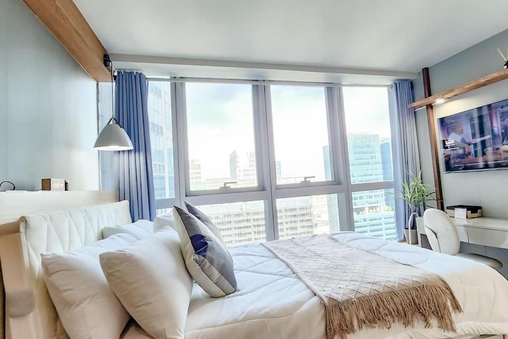 Luxestaysmnl Coastal Chic Netflx 380Mbps Pool Bgc Manila Exterior photo