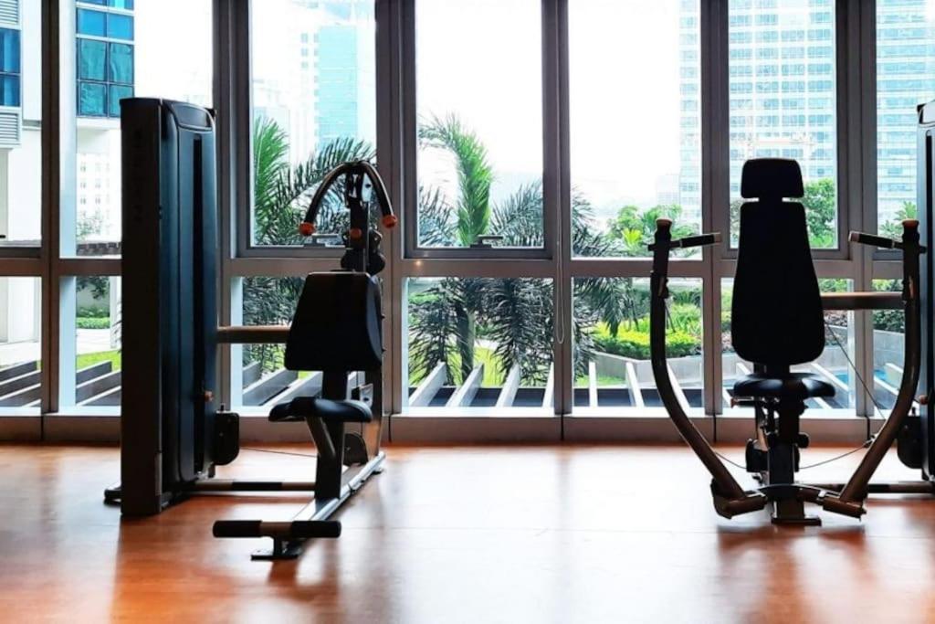 Luxestaysmnl Coastal Chic Netflx 380Mbps Pool Bgc Manila Exterior photo